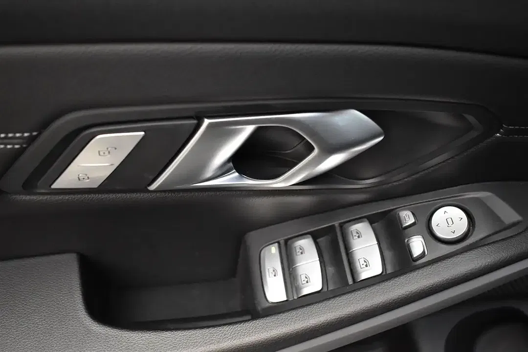 BMW 320 - Thumbnail 9