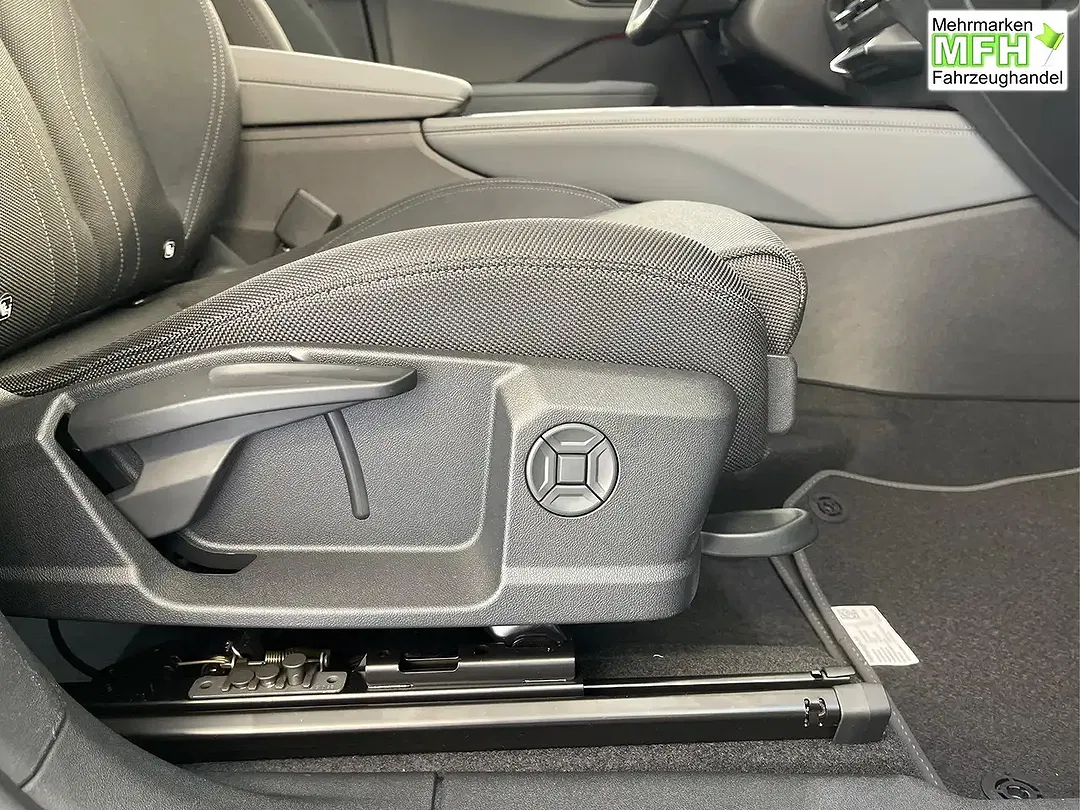 Audi Q3 - Thumbnail 14