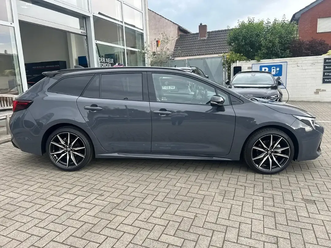 Toyota Corolla - Thumbnail 2