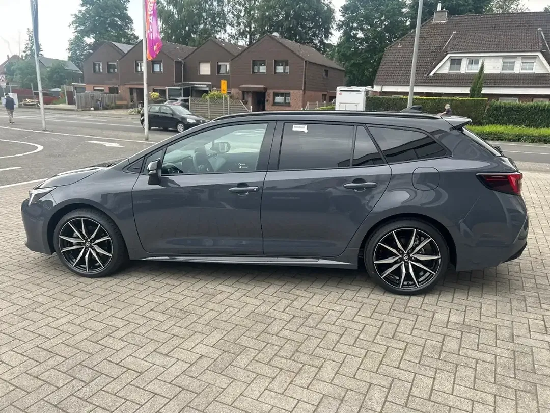 Toyota Corolla - Thumbnail 6