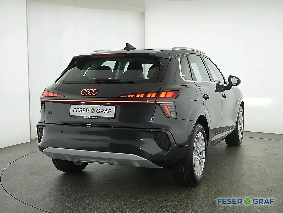 Audi Q3 - Thumbnail 3
