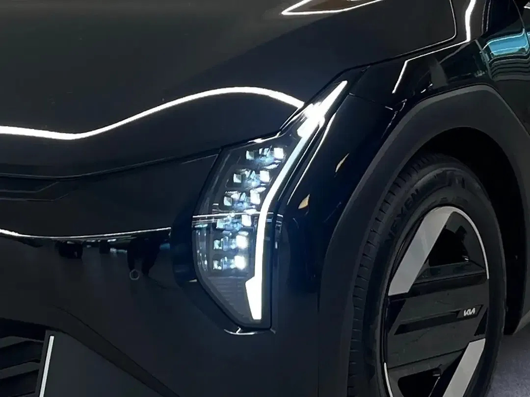 Kia EV4 - Thumbnail 5