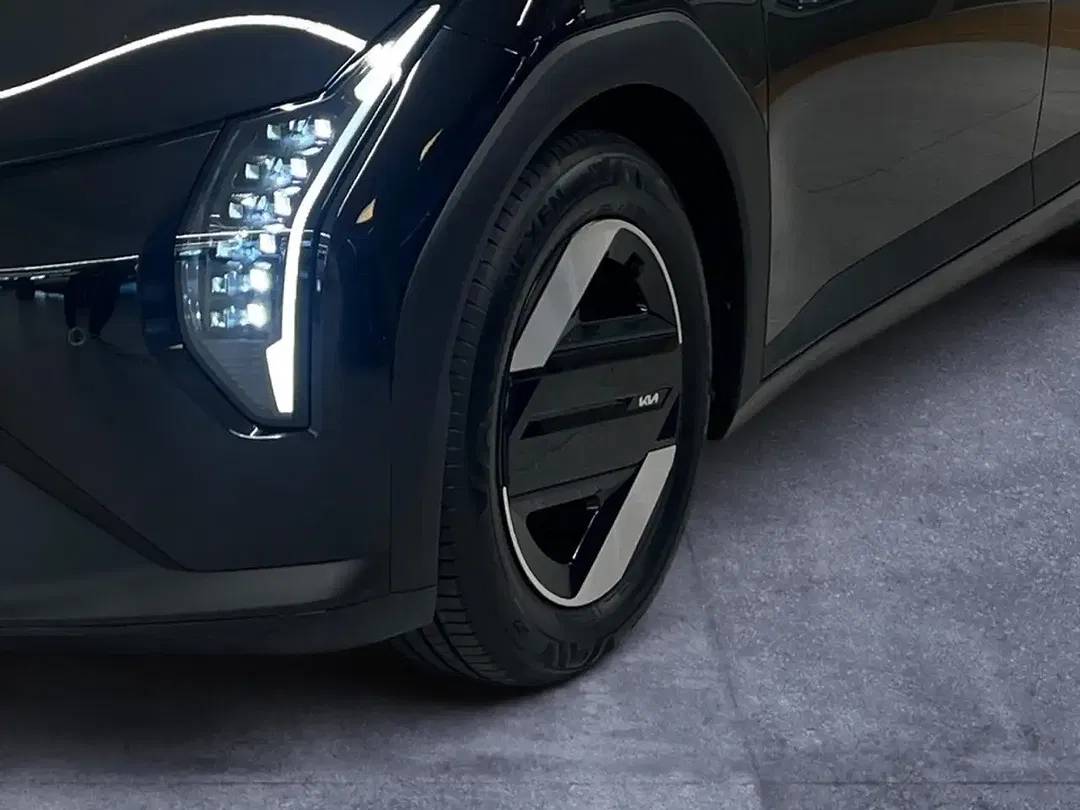 Kia EV4 - Thumbnail 6
