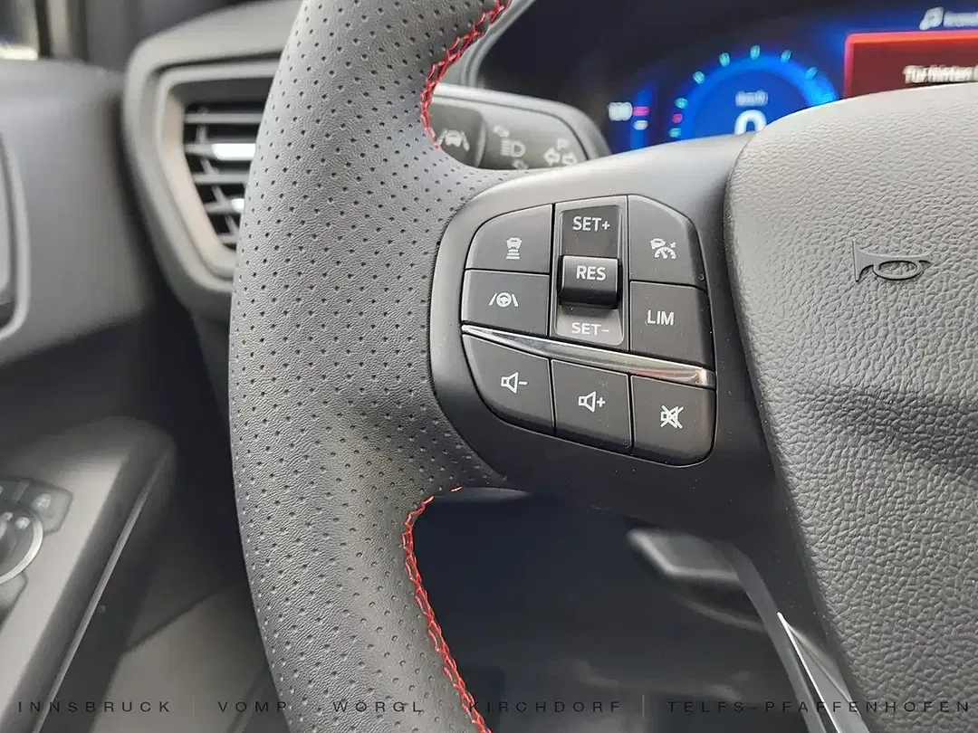 Ford Focus - Thumbnail 10