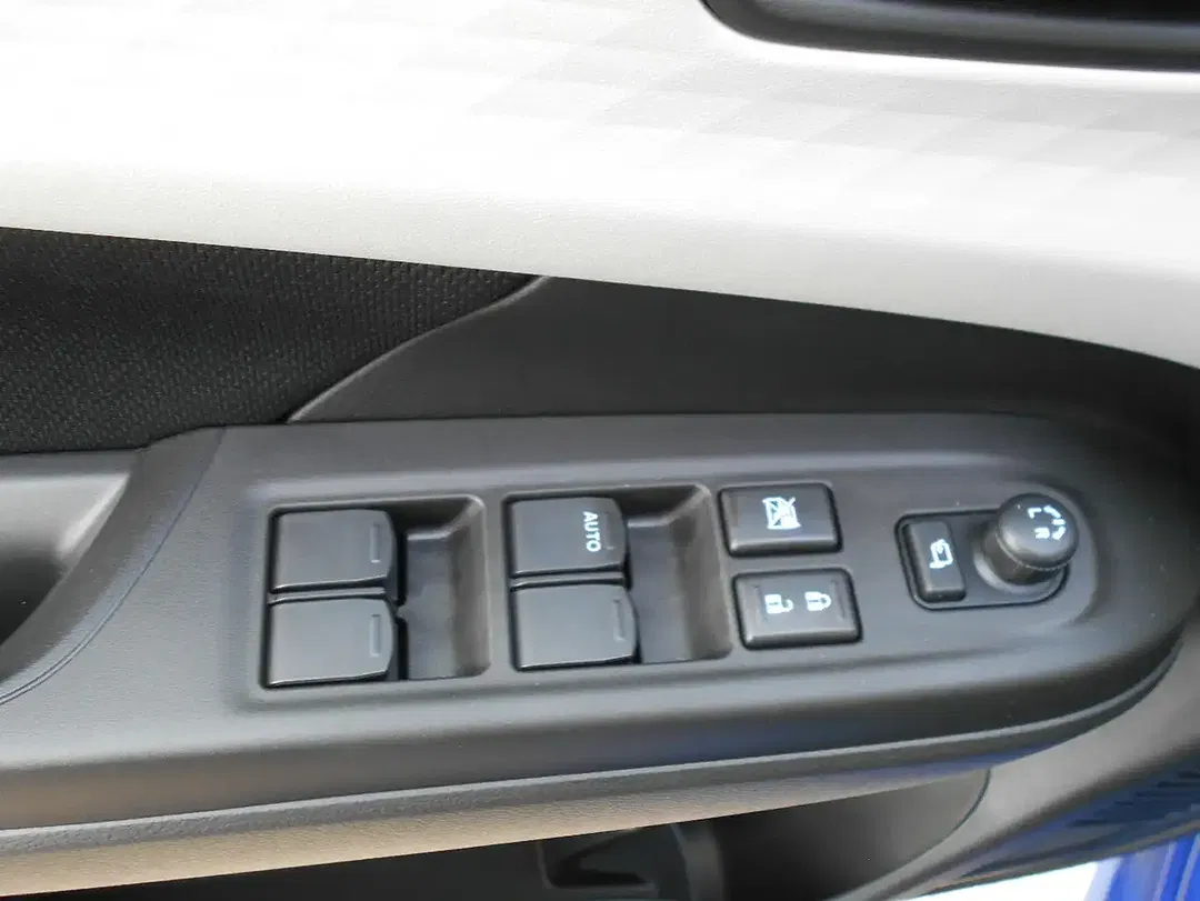 Suzuki Swift - Thumbnail 11