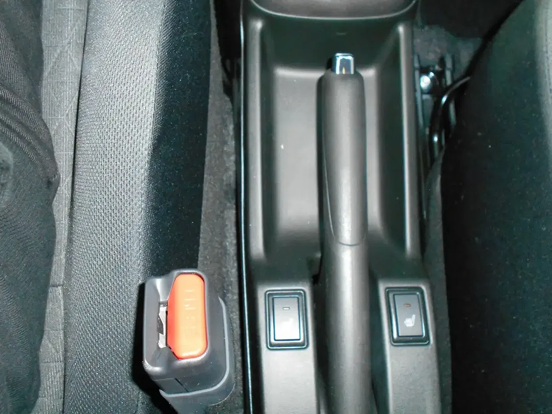 Suzuki Swift - Thumbnail 13