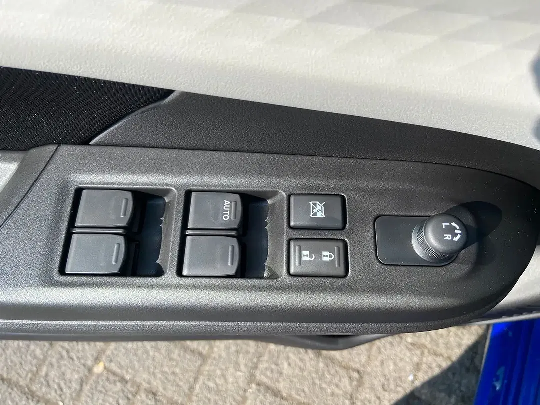 Suzuki Swift - Thumbnail 13