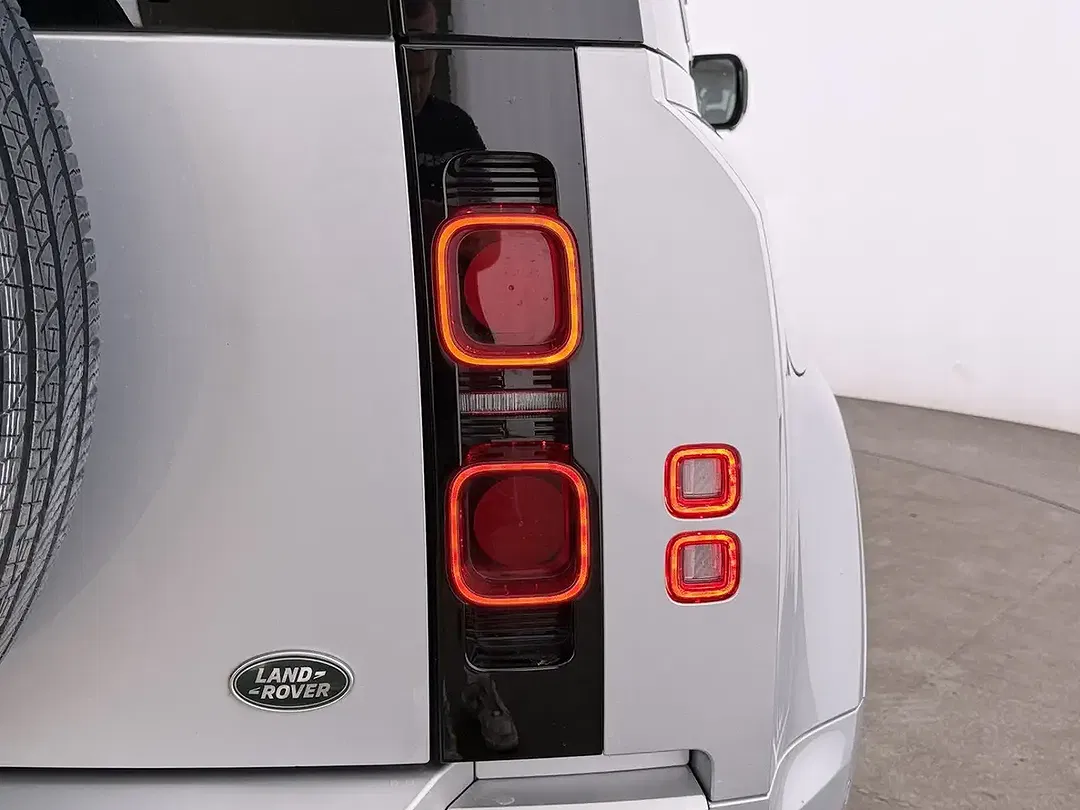 Land Rover Defender - Thumbnail 9