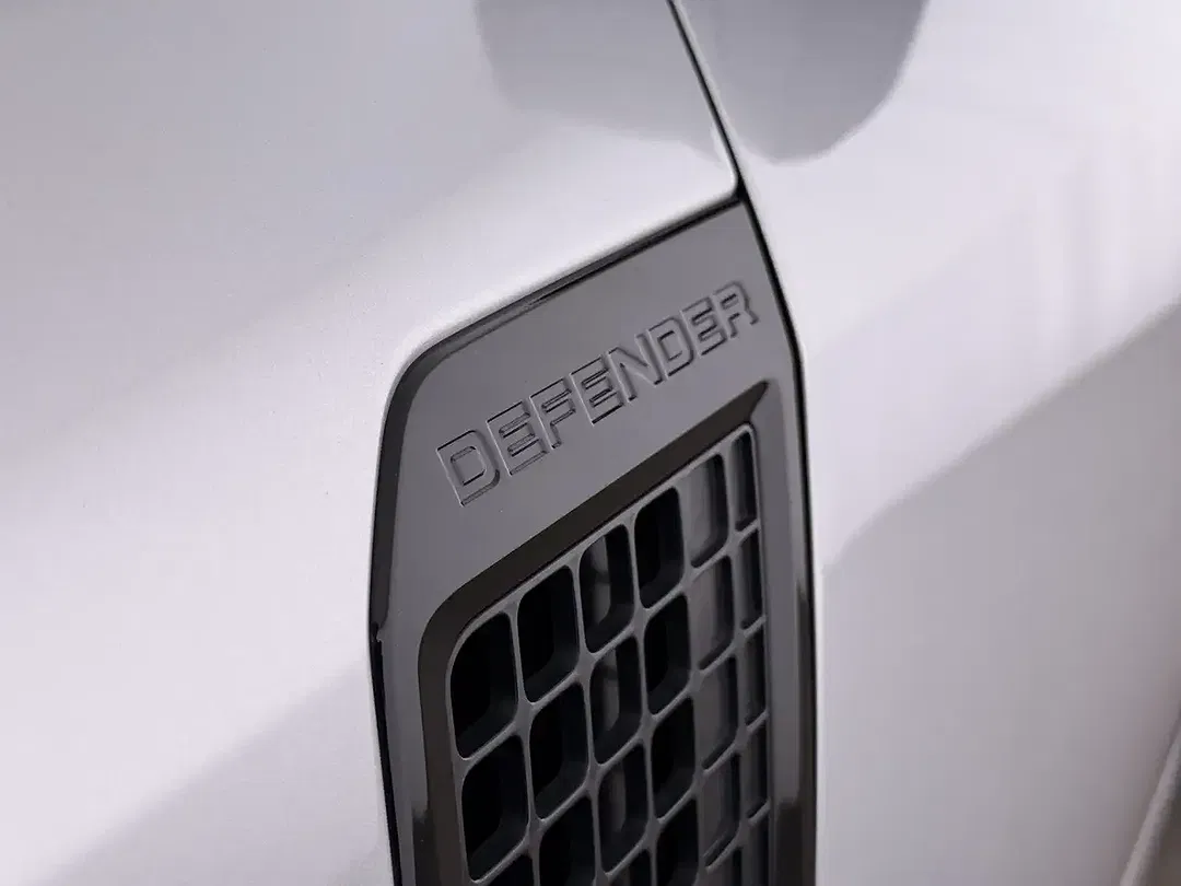Land Rover Defender - Thumbnail 13