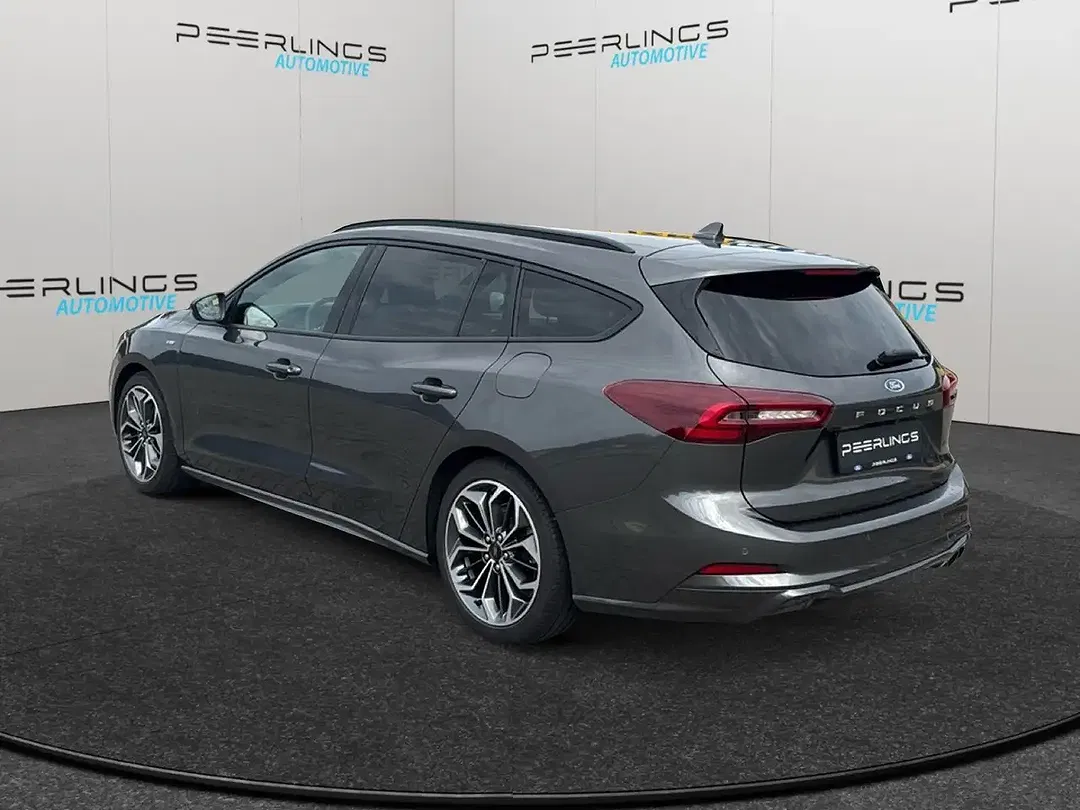 Ford Focus - Thumbnail 5