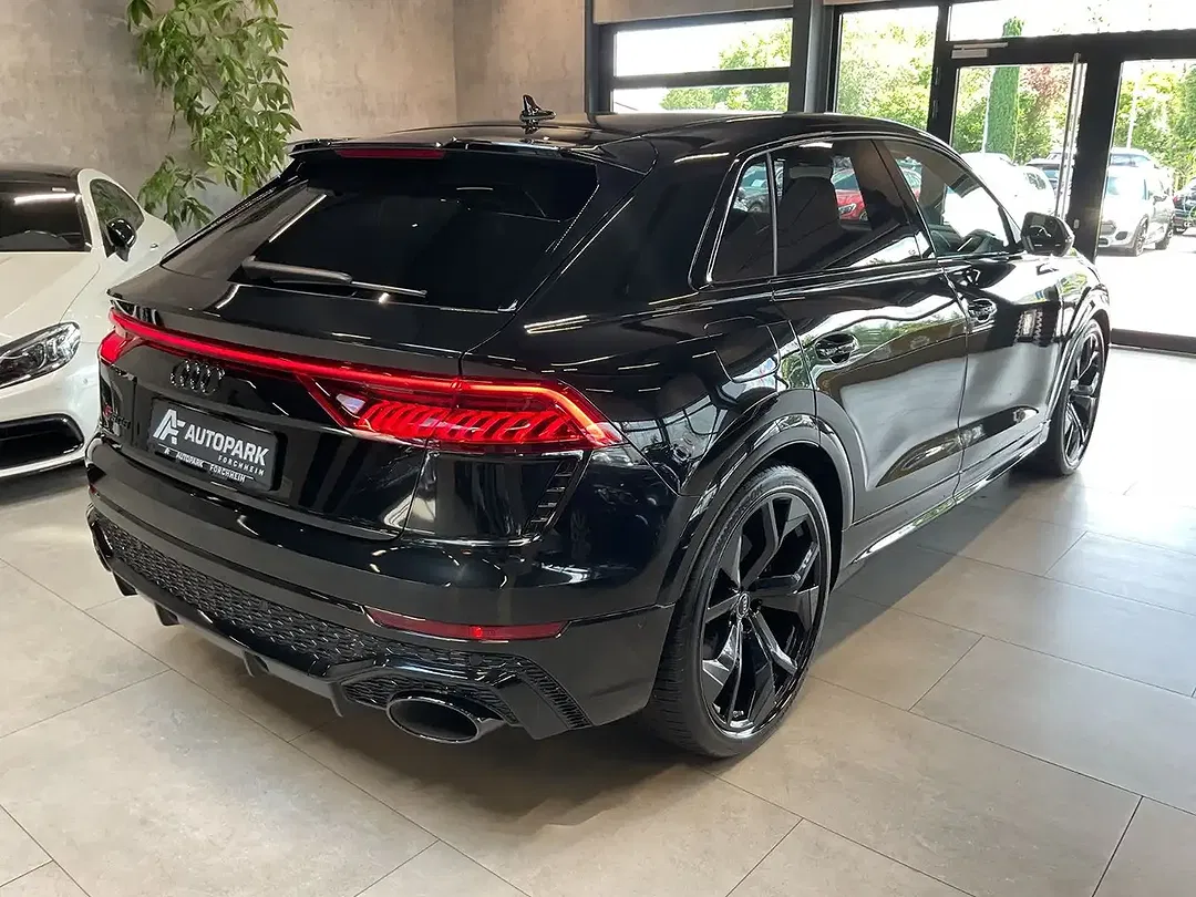 Audi RS Q8 - Thumbnail 4