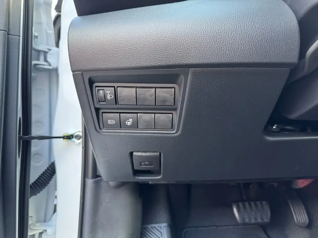 Toyota Yaris - Thumbnail 11