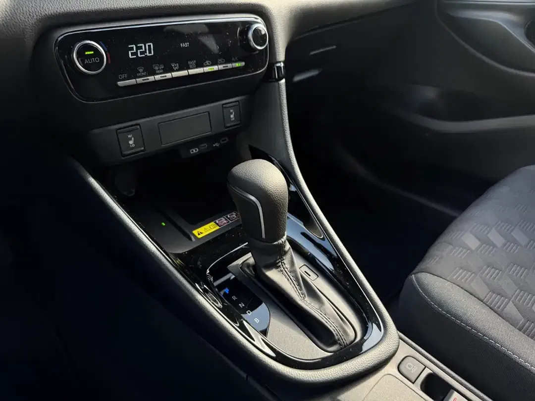 Toyota Yaris - Thumbnail 13