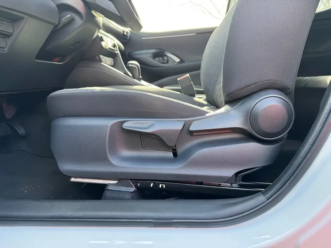 Toyota Yaris - Thumbnail 15