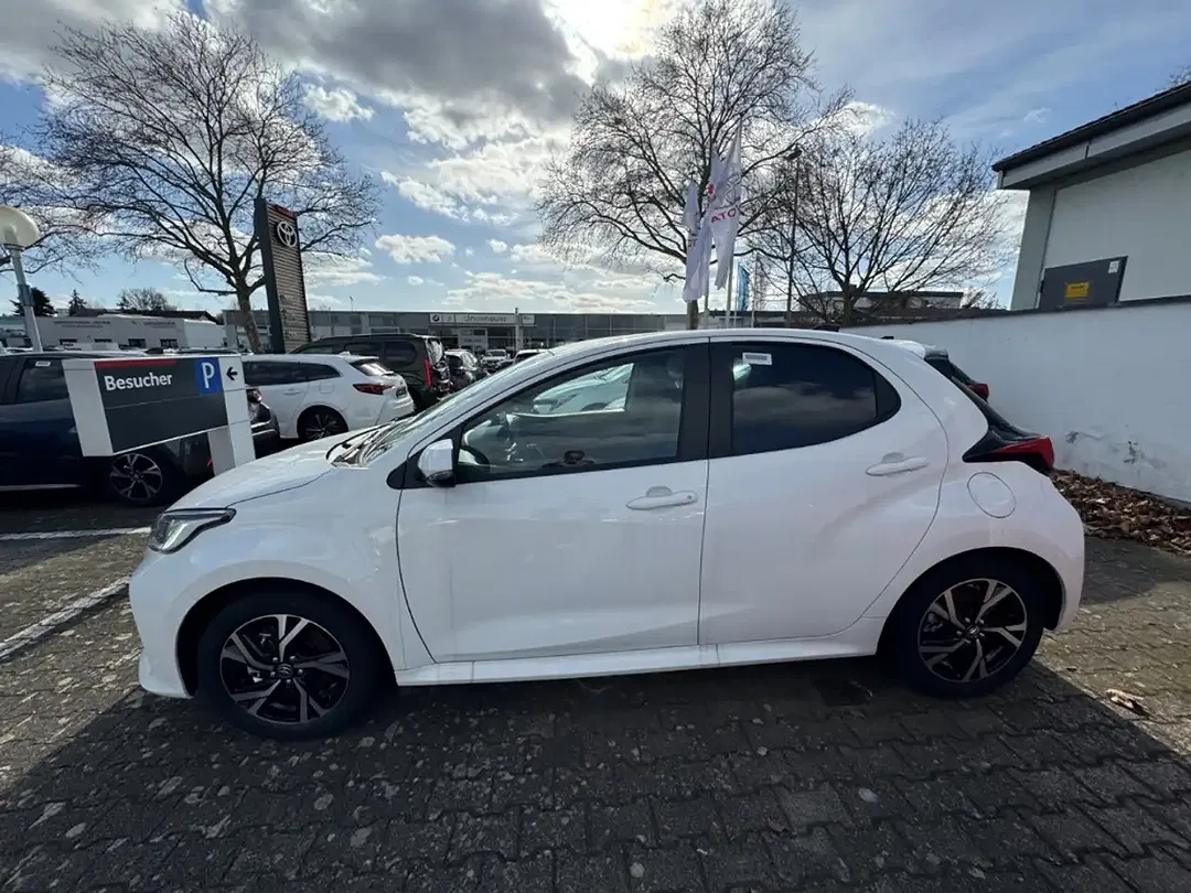 Toyota Yaris - Thumbnail 2