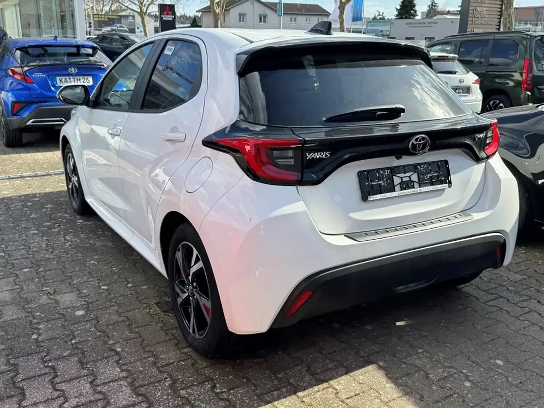 Toyota Yaris - Thumbnail 3