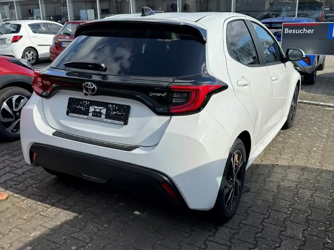 Toyota Yaris - Thumbnail 4