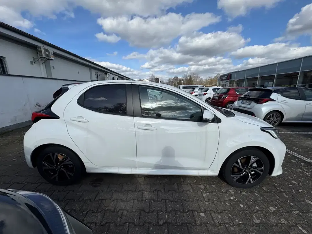 Toyota Yaris - Thumbnail 5