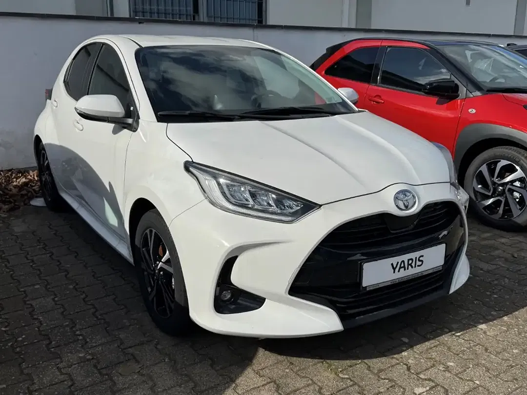 Toyota Yaris - Thumbnail 6