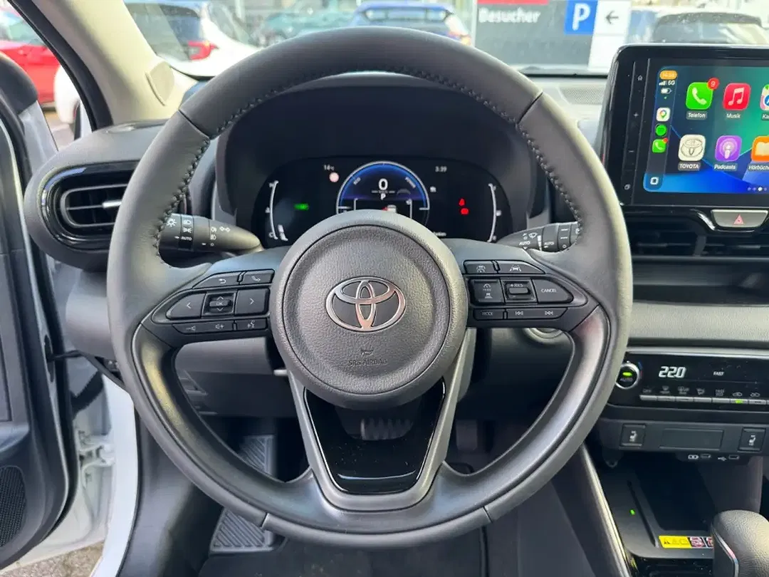 Toyota Yaris - Thumbnail 9