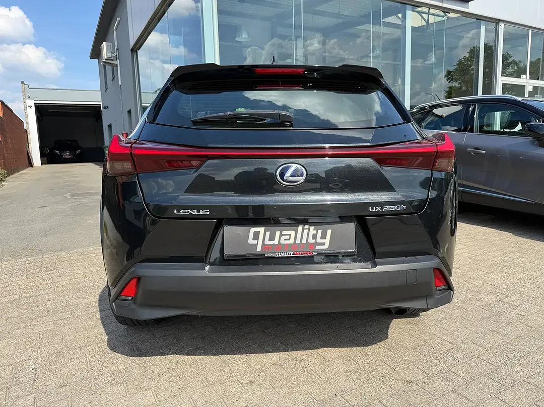 Lexus UX 250h - Thumbnail 9