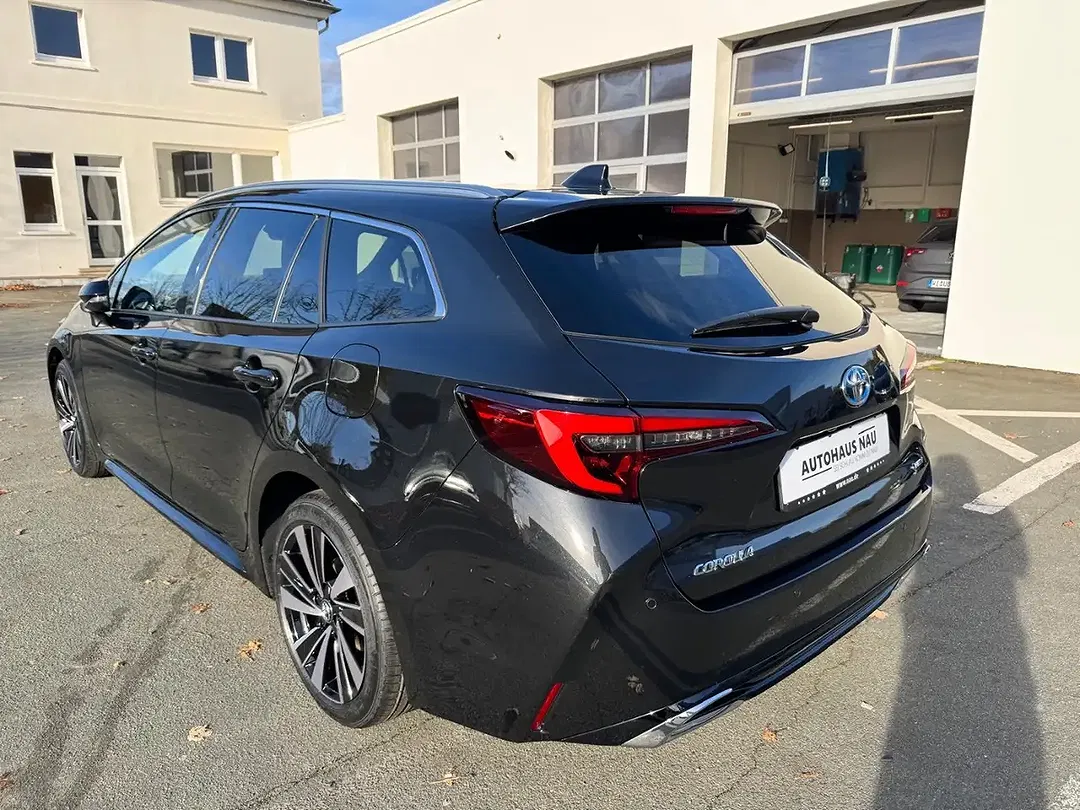 Toyota Corolla - Thumbnail 4