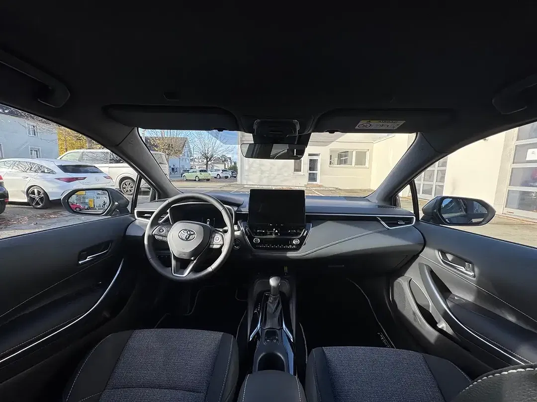 Toyota Corolla - Thumbnail 7