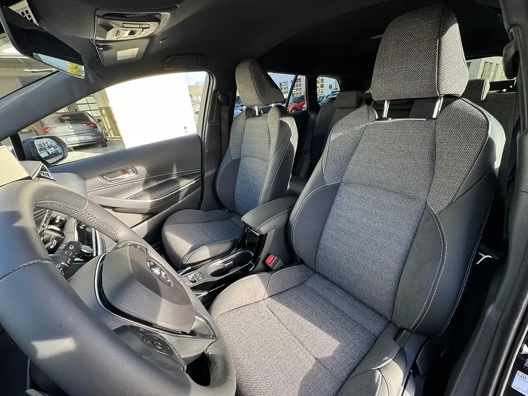 Toyota Corolla - Thumbnail 8