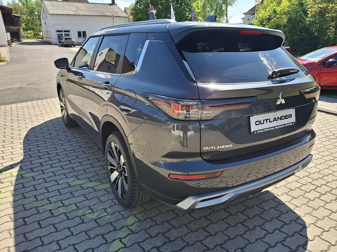 Mitsubishi Outlander - Thumbnail 2