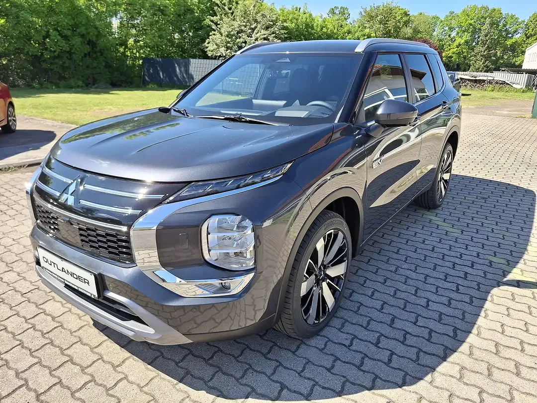 Mitsubishi Outlander - Thumbnail 3
