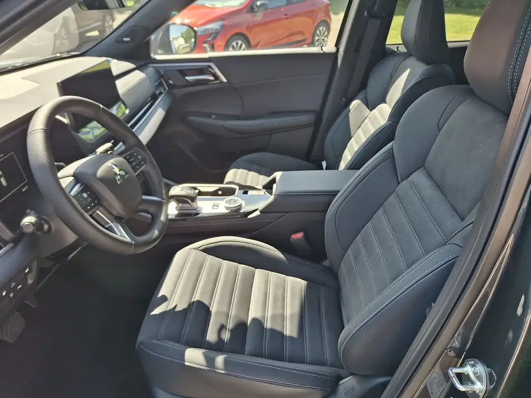 Mitsubishi Outlander - Thumbnail 9