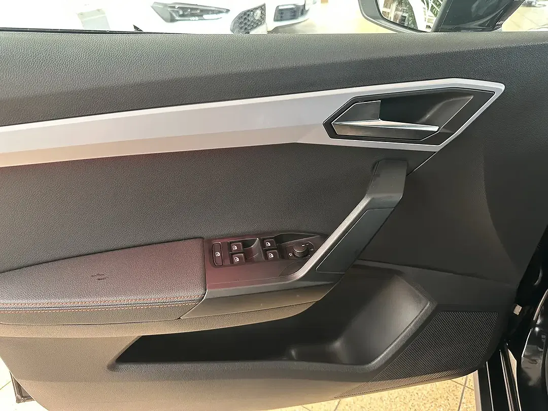 SEAT Arona - Thumbnail 16