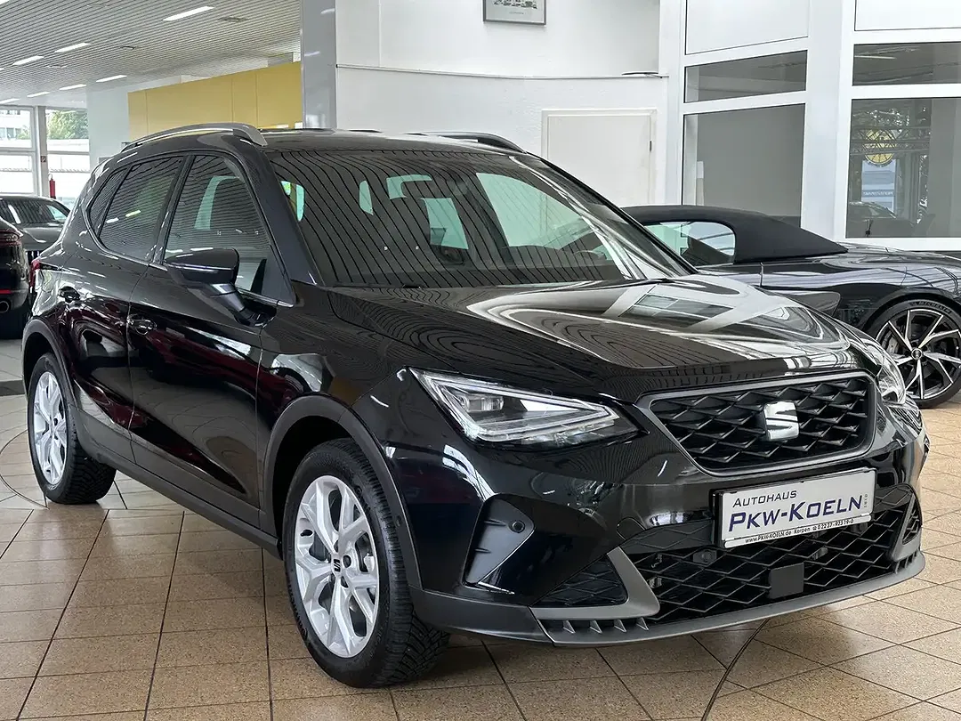 SEAT Arona - Thumbnail 2