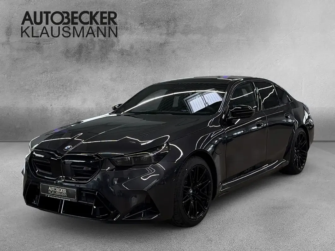 BMW M5 - Thumbnail 1