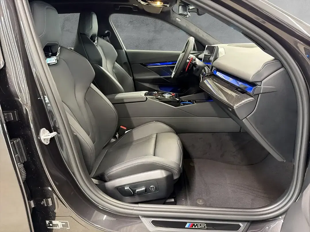 BMW M5 - Thumbnail 11