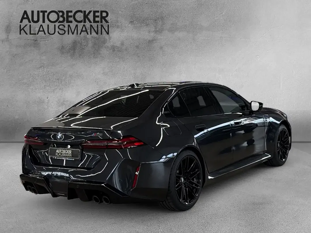 BMW M5 - Thumbnail 2