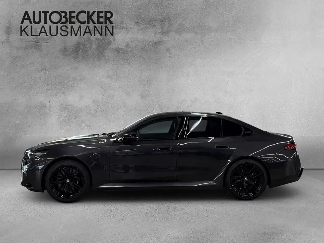 BMW M5 - Thumbnail 3