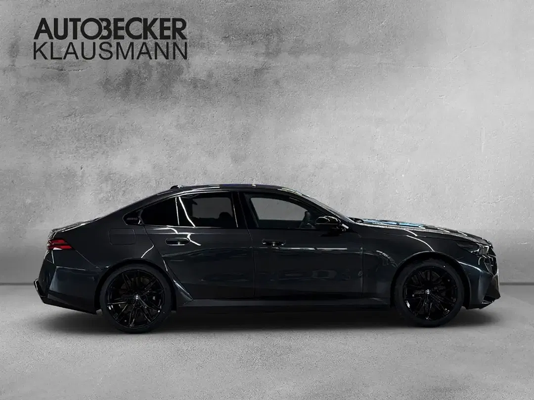 BMW M5 - Thumbnail 4