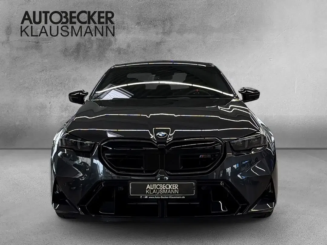 BMW M5 - Thumbnail 5