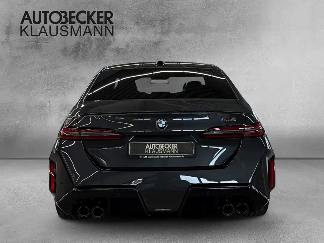 BMW M5 - Thumbnail 6