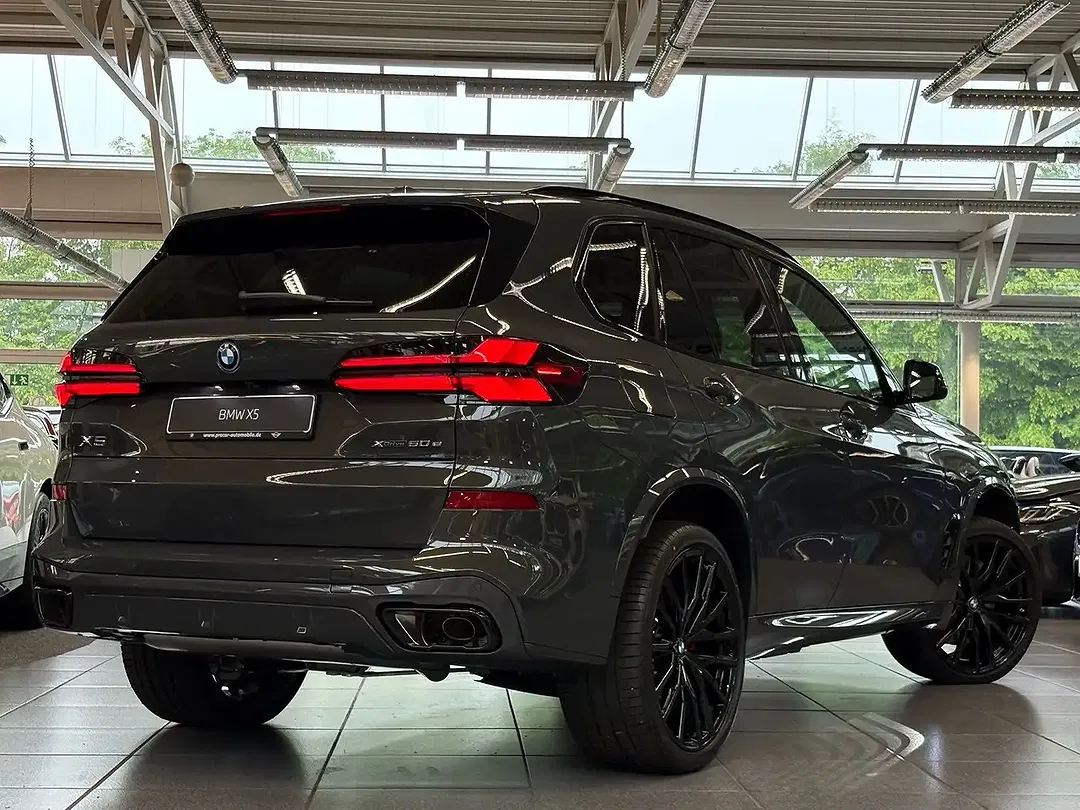 BMW X5 - Thumbnail 2