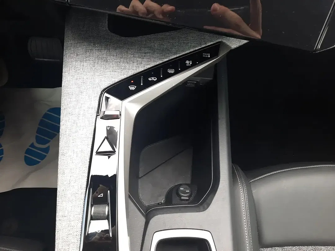 Peugeot 5008 - Thumbnail 23
