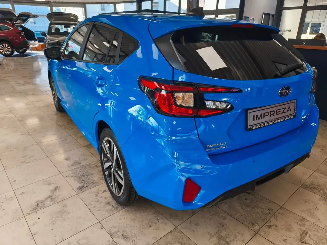 Subaru Impreza - Thumbnail 3
