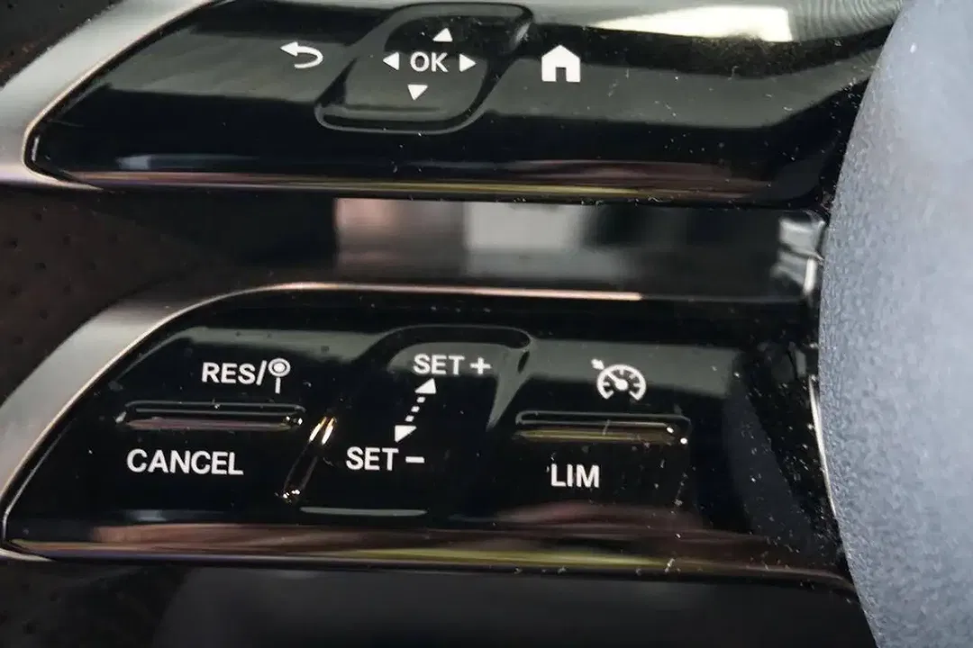 Mercedes-Benz EQE 350 - Thumbnail 7