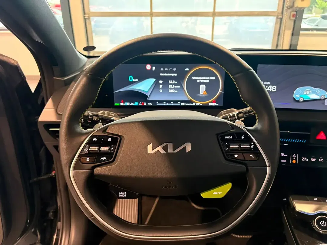 Kia EV6 - Thumbnail 10