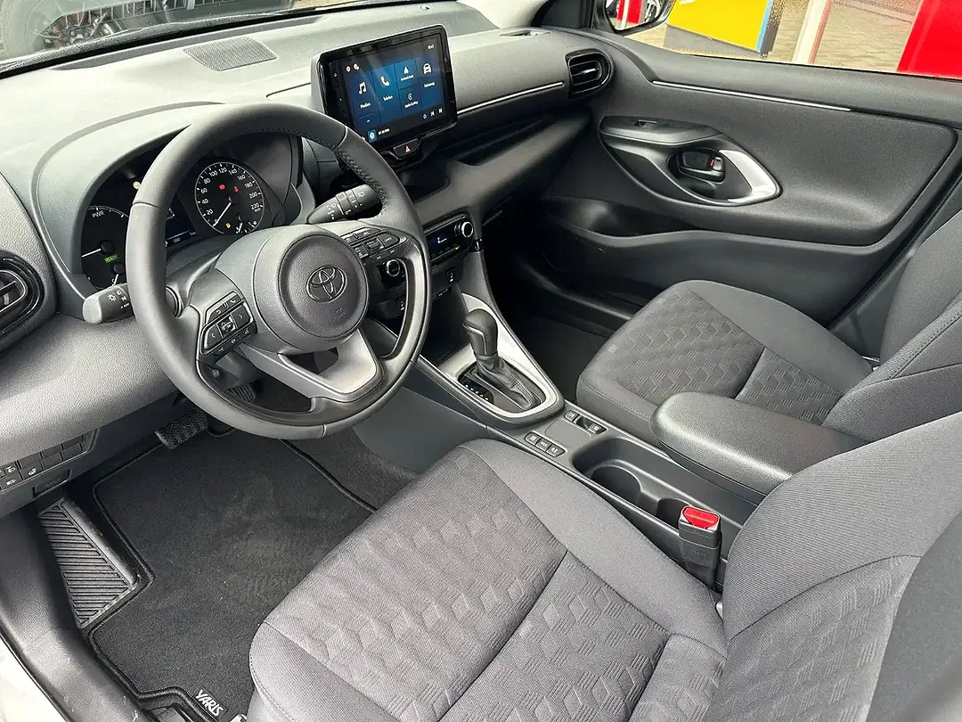 Toyota Yaris - Thumbnail 10