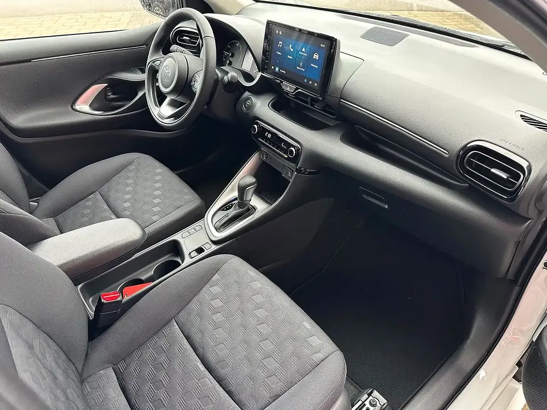 Toyota Yaris - Thumbnail 13