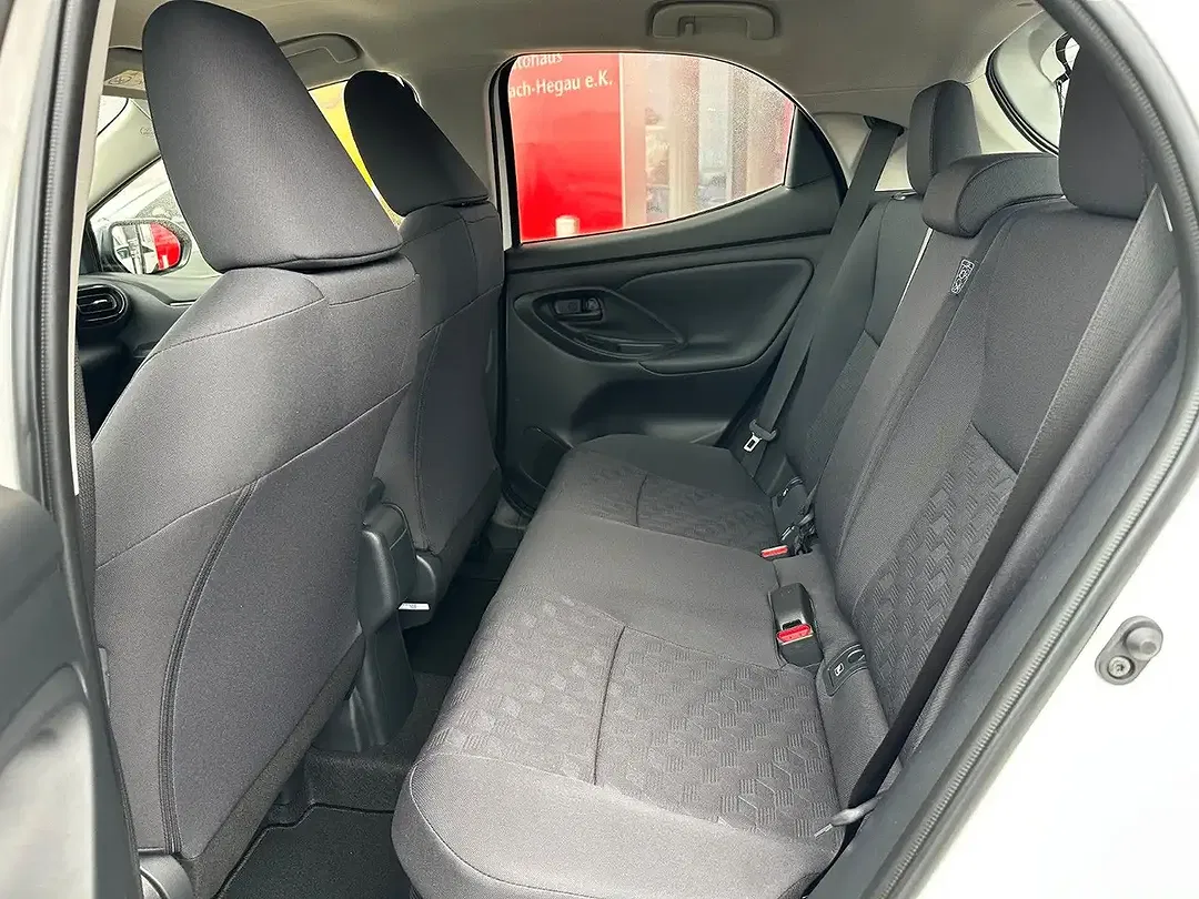 Toyota Yaris - Thumbnail 15