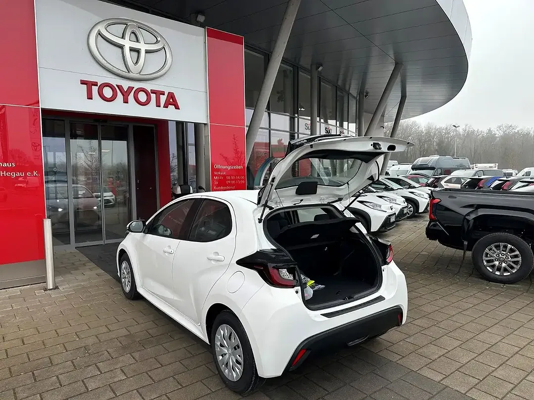 Toyota Yaris - Thumbnail 9