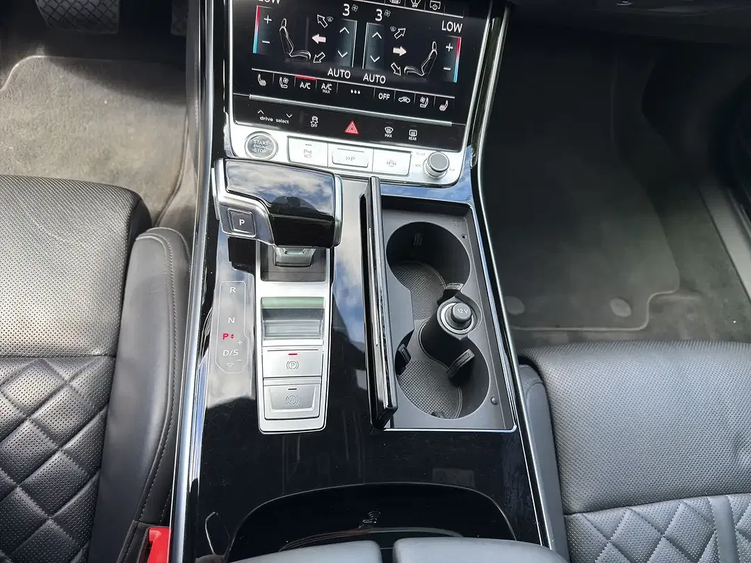 Audi A8 - Thumbnail 11